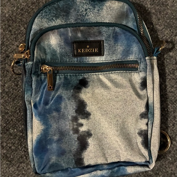 Kedzie Handbags - Kedzie Aura Collection RoundTrip Convertible Tie-Dye Sling Backpack